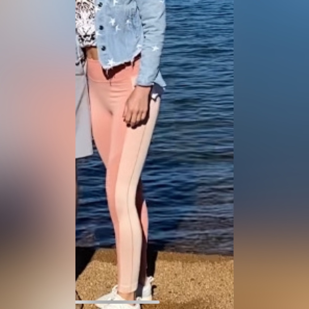 Peach Lululemon leggings with stripe, size 4